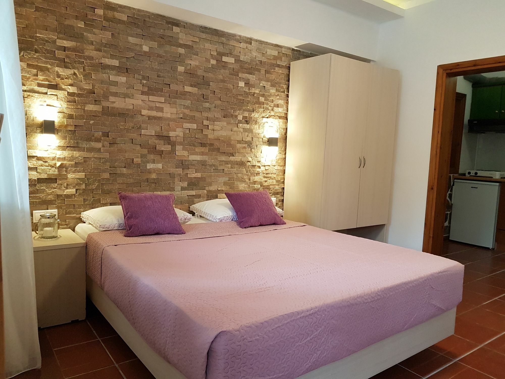 Efrosini Hotel Apartments & Studios Paralia Pantaleimonos Ngoại thất bức ảnh